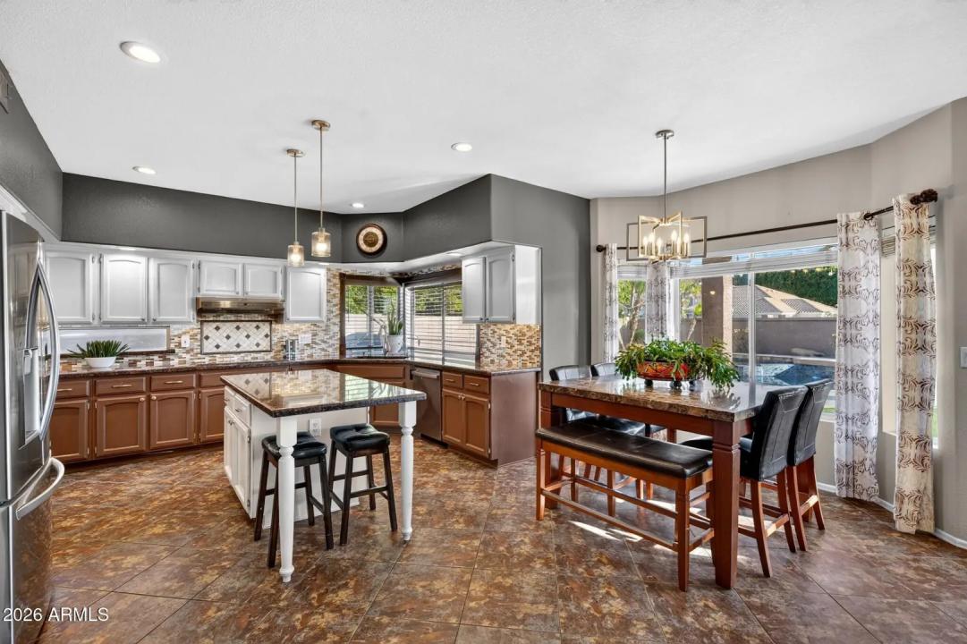Real Estate Picture 17