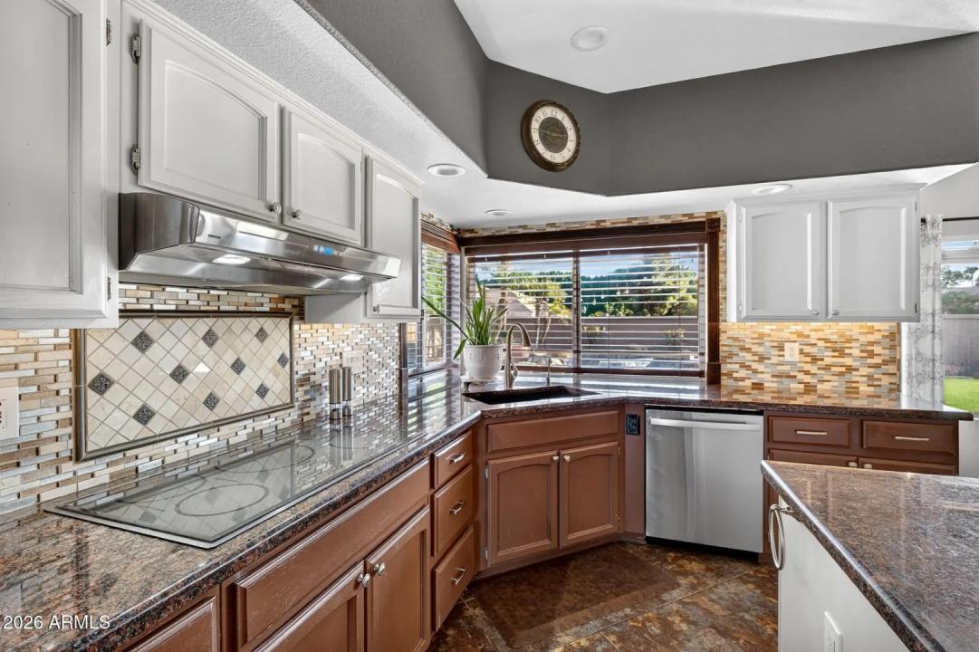 Real Estate Picture 18