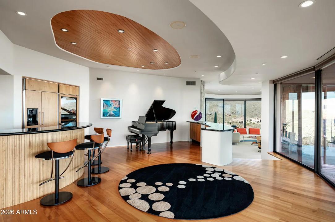 Real Estate Picture 11