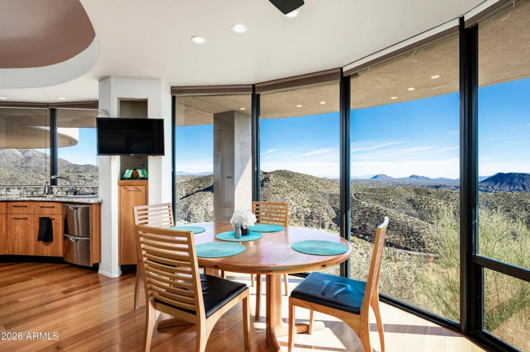 Real Estate Picture 24