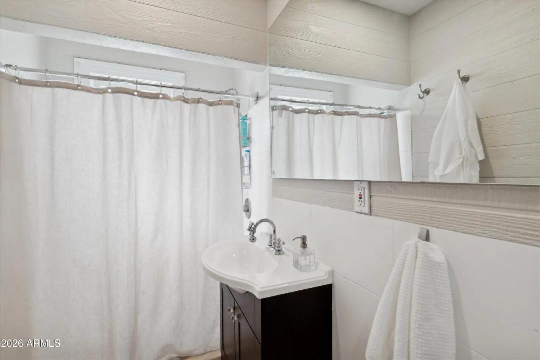 Real Estate Picture 16