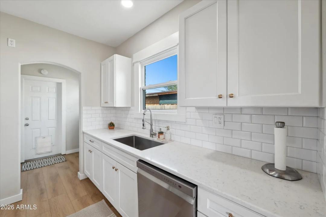 Real Estate Picture 10