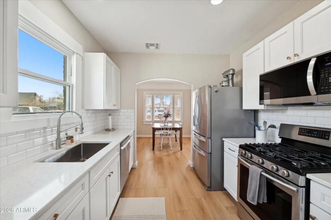 Real Estate Picture 8