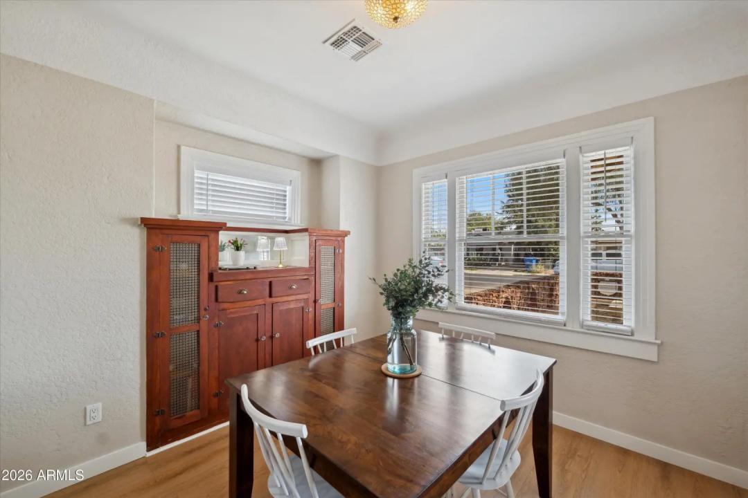 Real Estate Picture 5