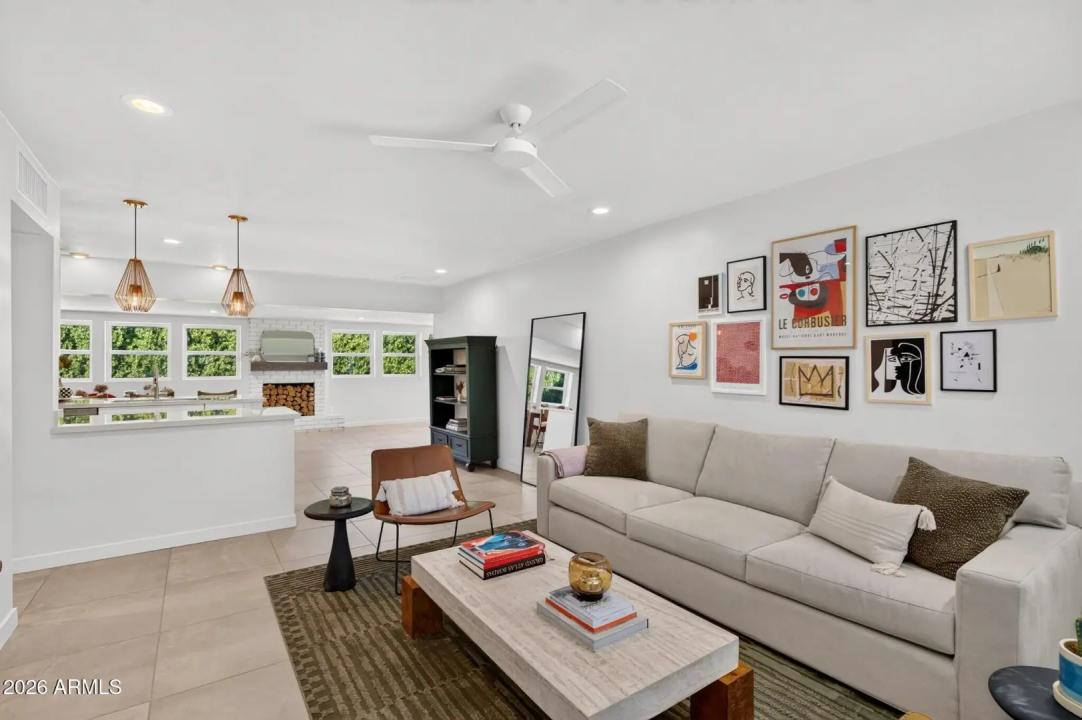 Real Estate Picture 5