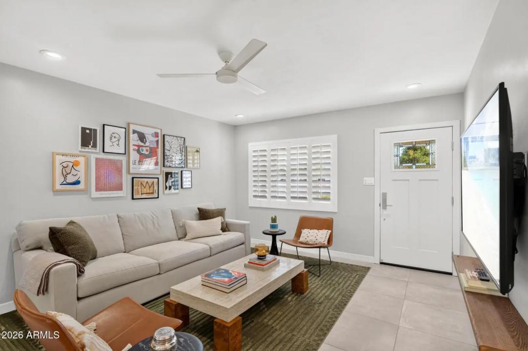 Real Estate Picture 3