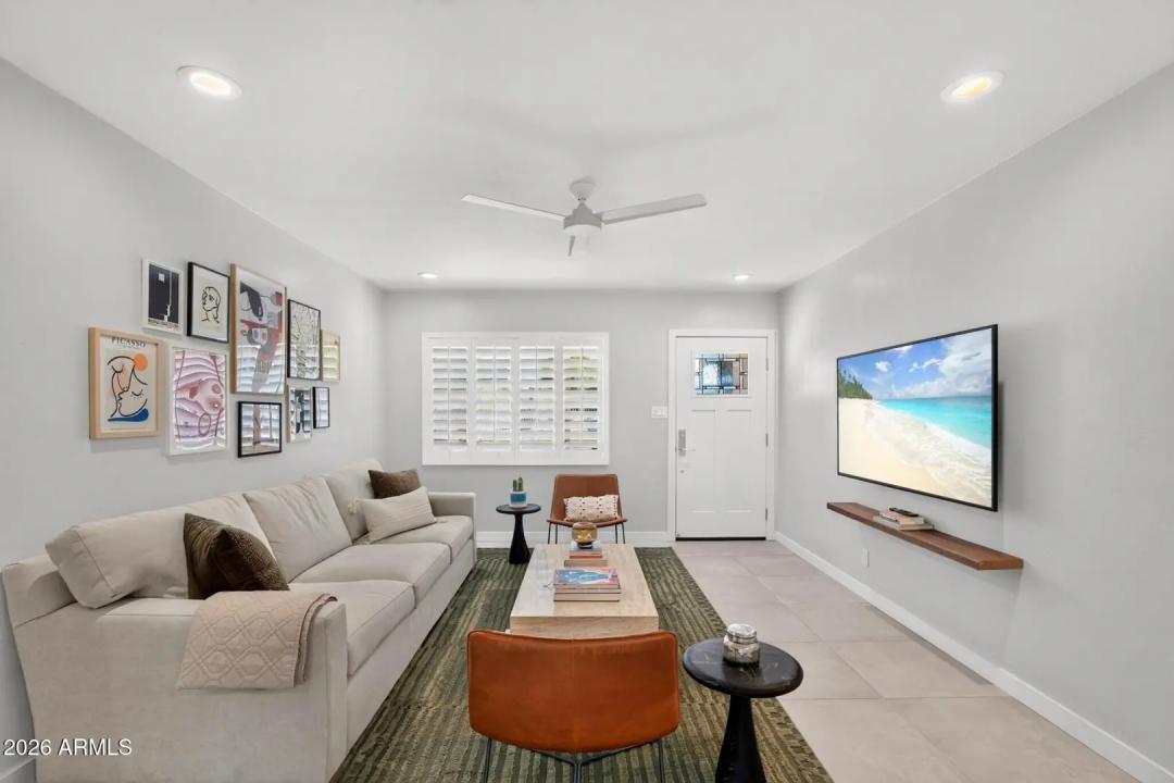 Real Estate Picture 4
