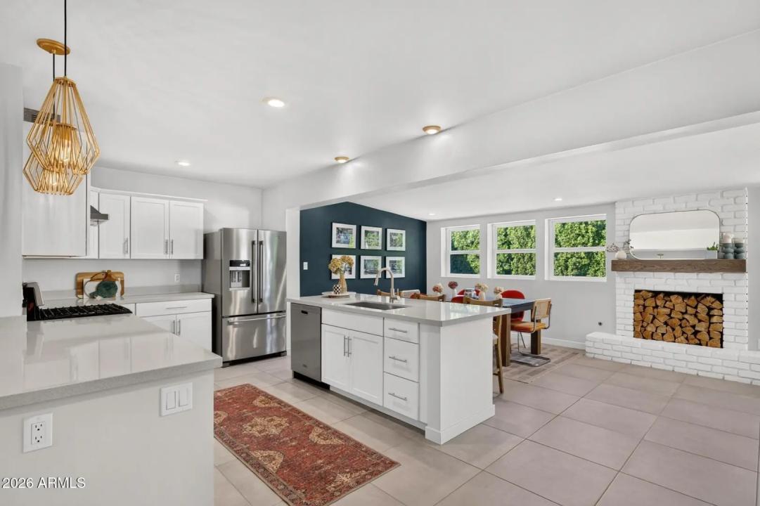 Real Estate Picture 8