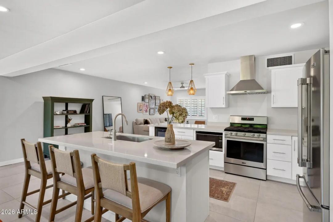 Real Estate Picture 9