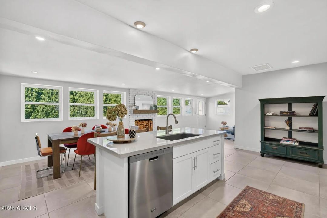 Real Estate Picture 10