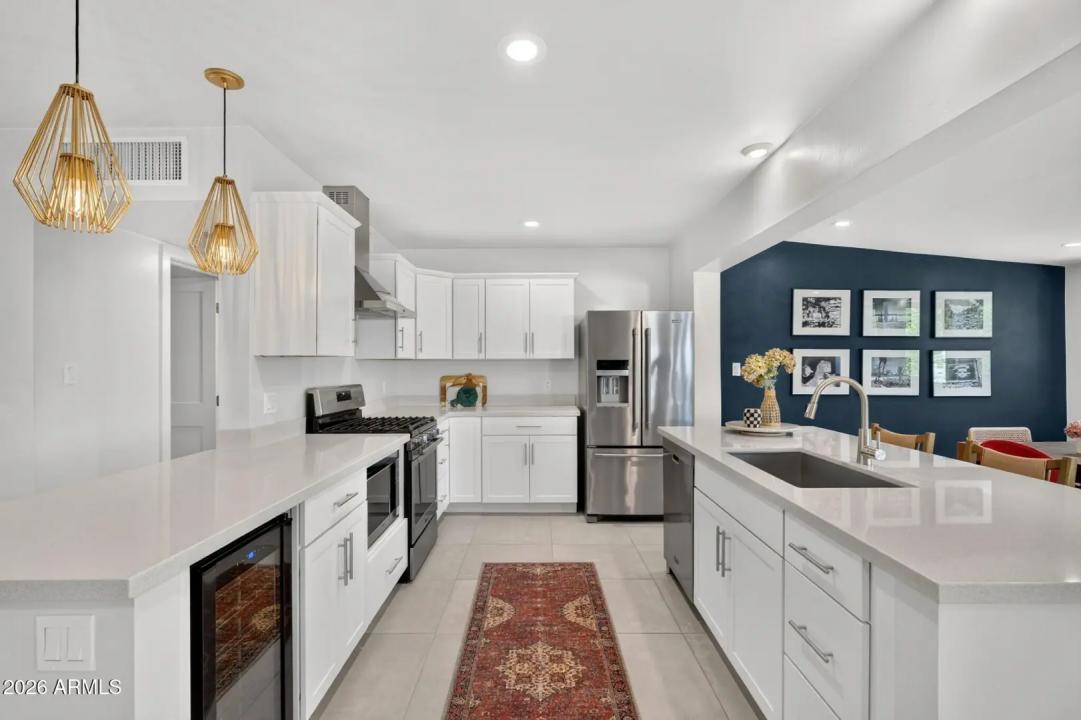 Real Estate Picture 11