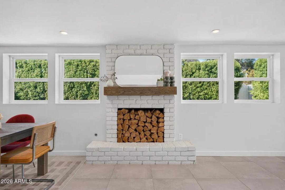 Real Estate Picture 16