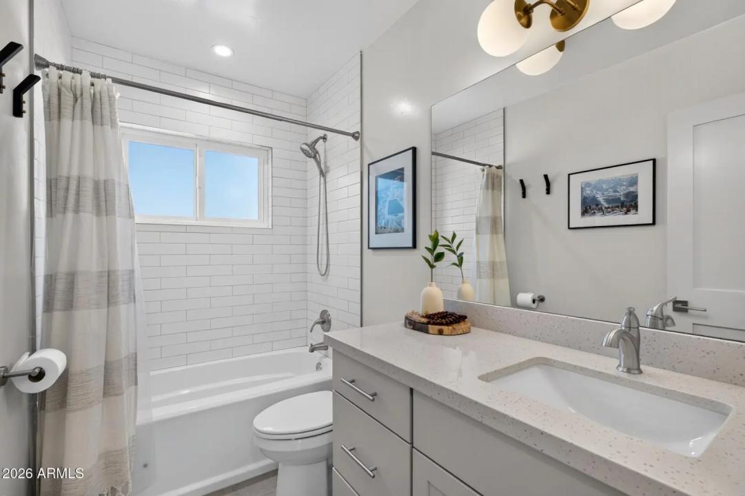 Real Estate Picture 28