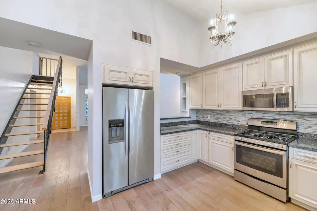 Real Estate Picture 6