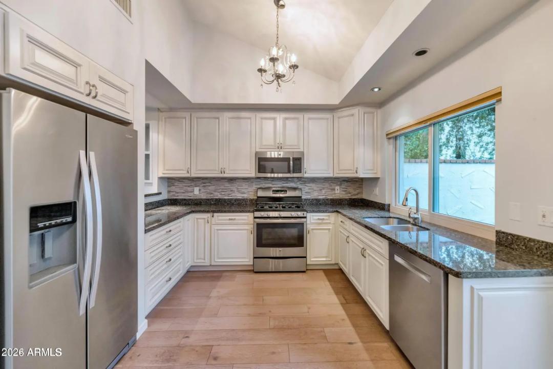 Real Estate Picture 7