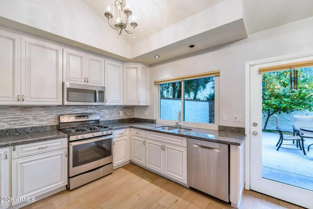 Real Estate Picture 8