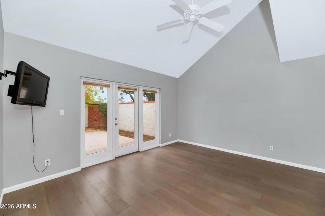 Real Estate Picture 11
