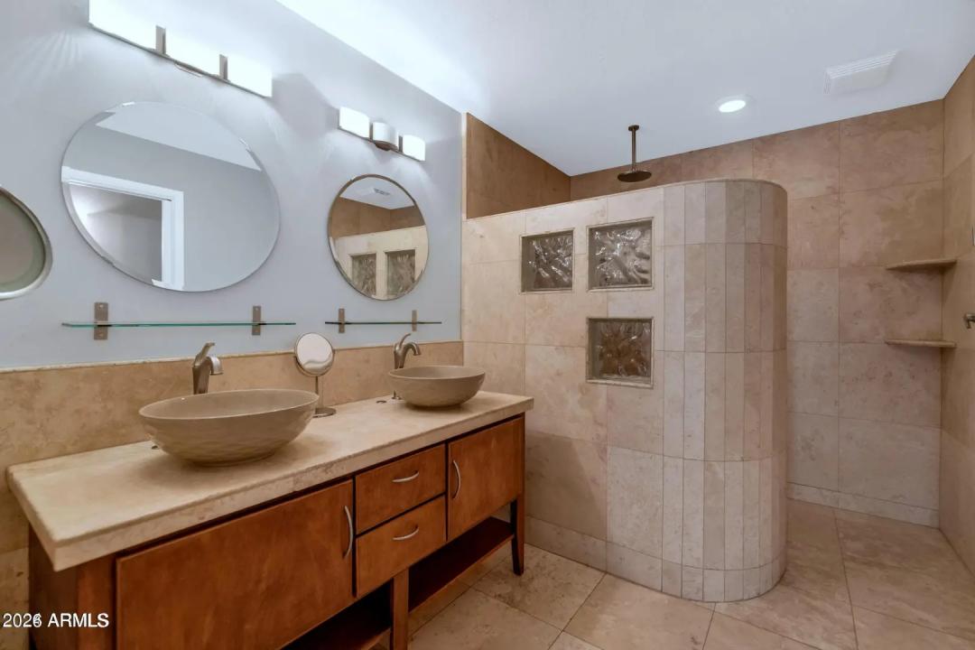 Real Estate Picture 12