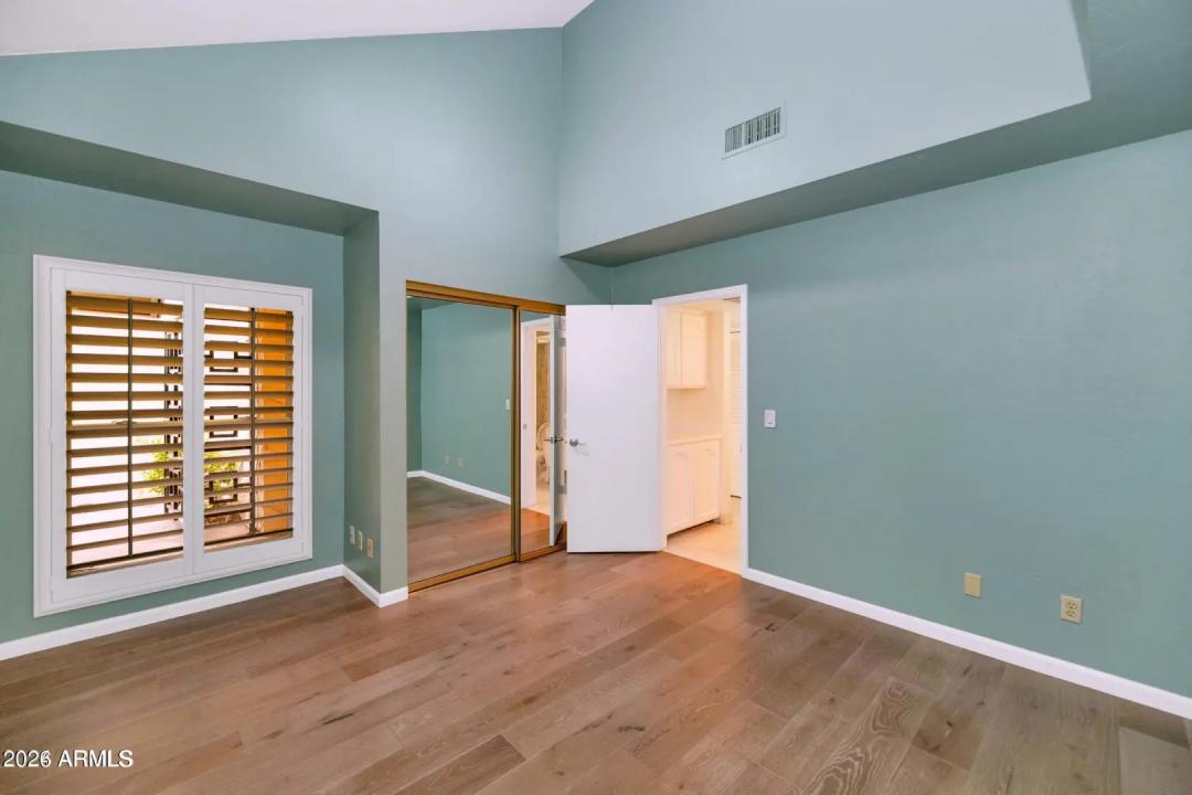 Real Estate Picture 14