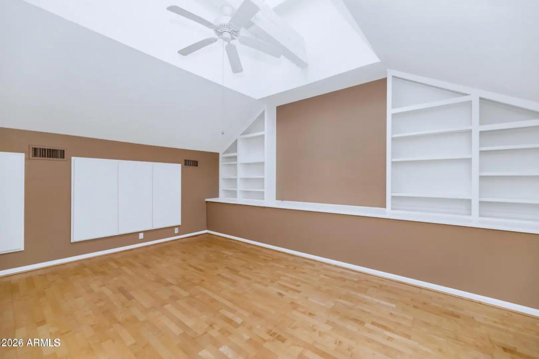 Real Estate Picture 16