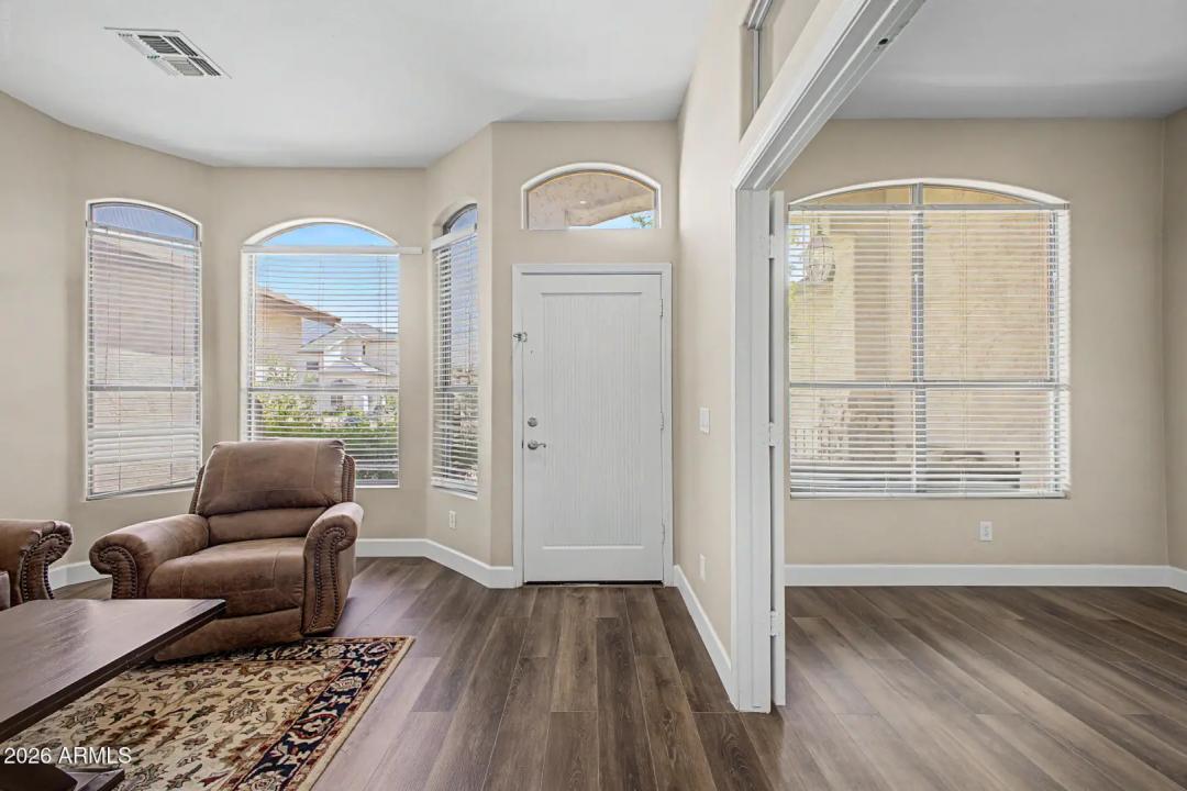 Real Estate Picture 7