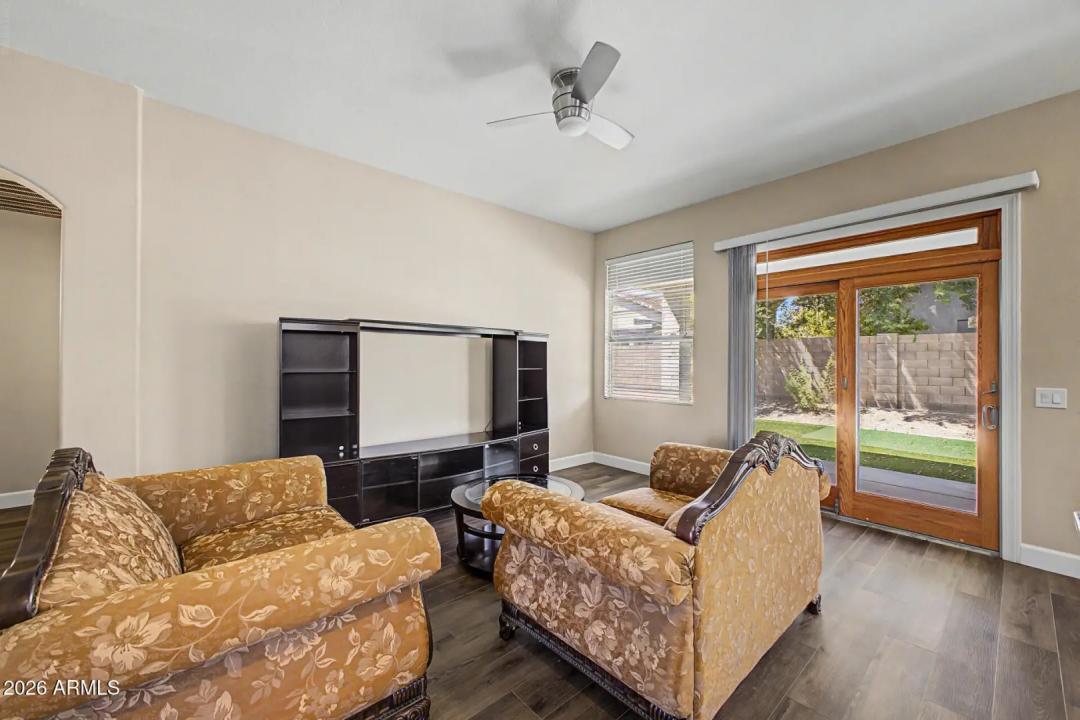 Real Estate Picture 11