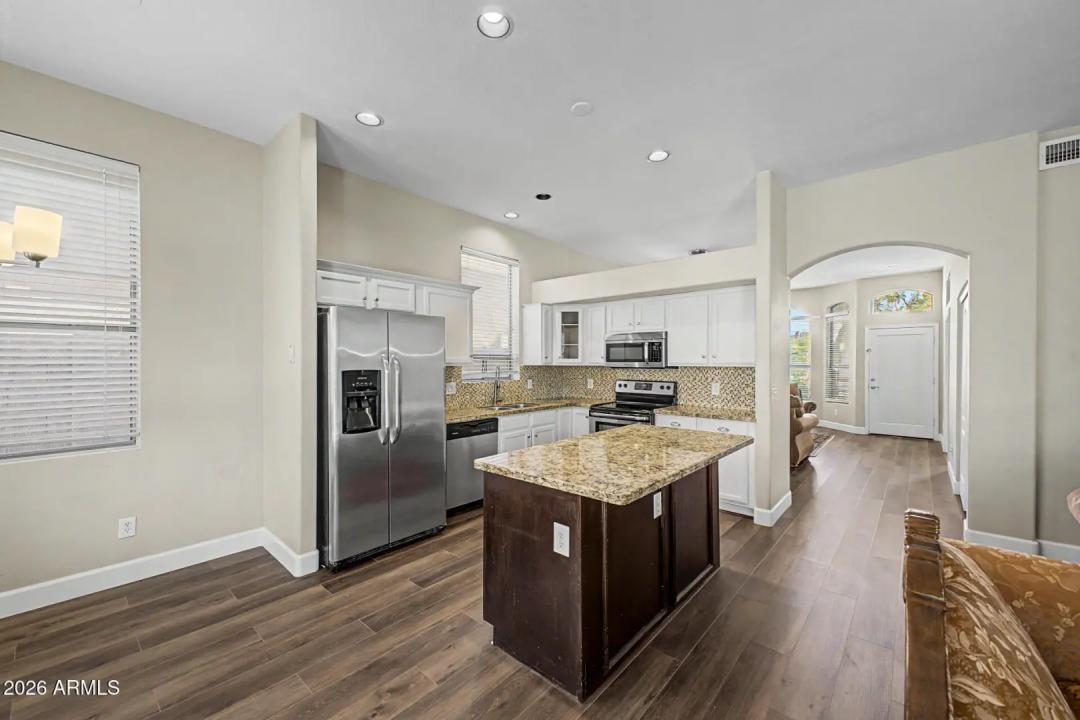 Real Estate Picture 14