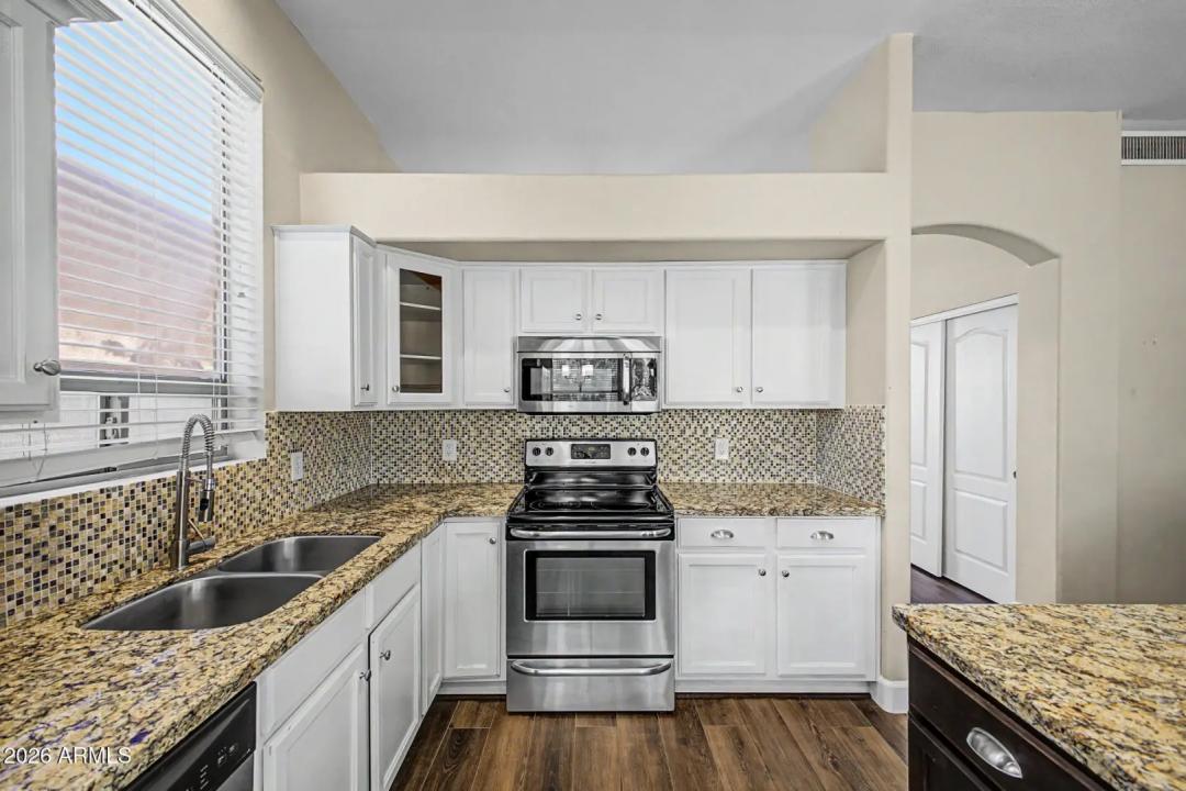 Real Estate Picture 17