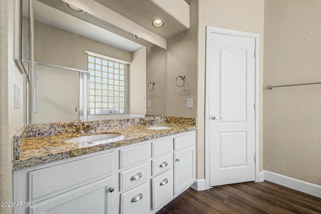 Real Estate Picture 21
