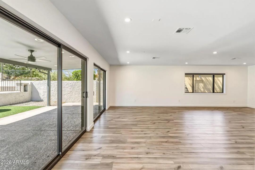 Real Estate Picture 17
