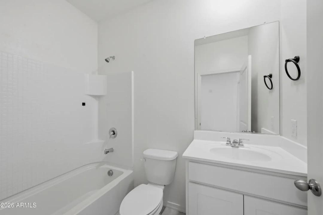 Real Estate Picture 12