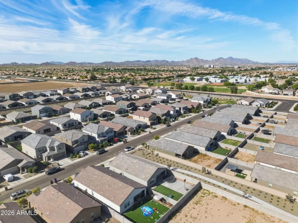 Real Estate Picture 32