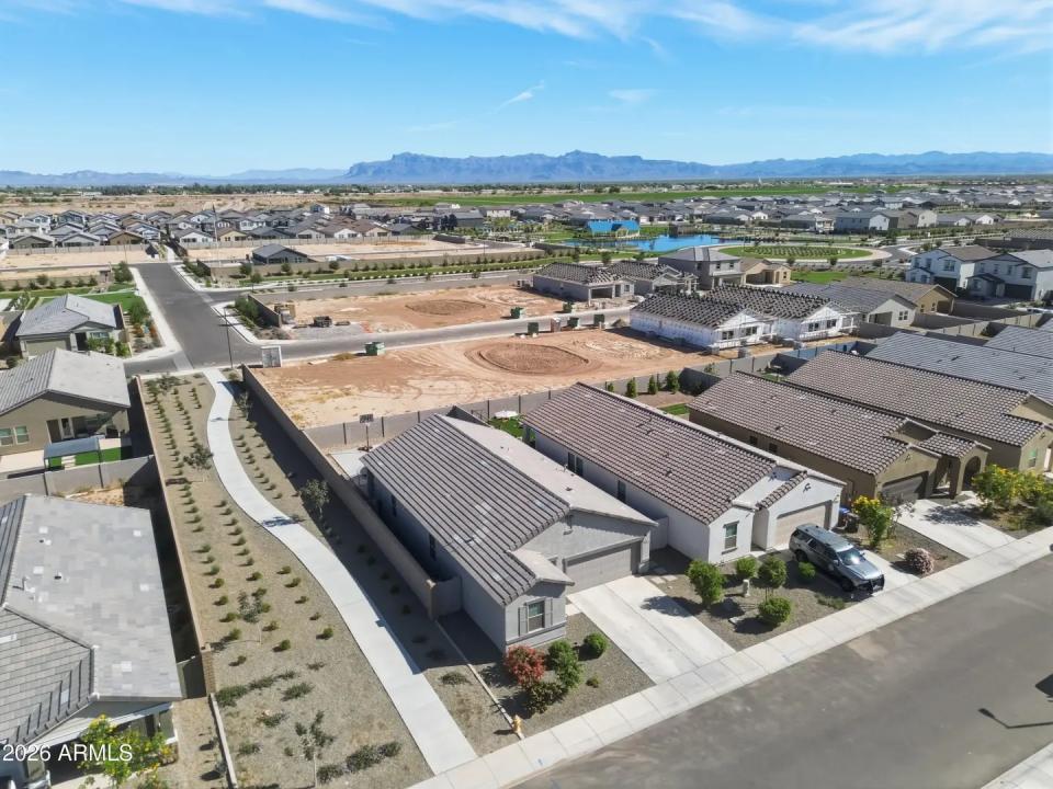 Real Estate Picture 33