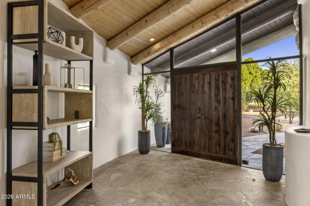 Real Estate Picture 4