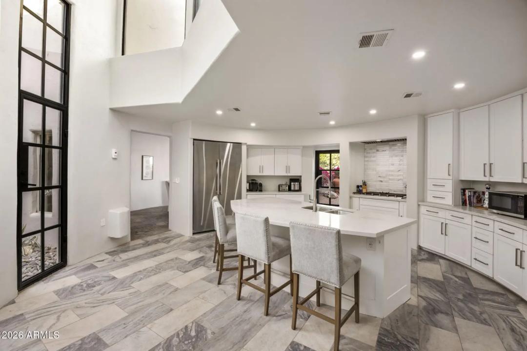 Real Estate Picture 8