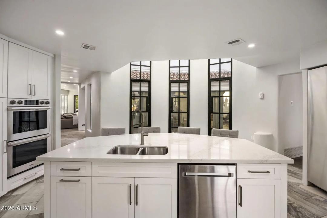 Real Estate Picture 10