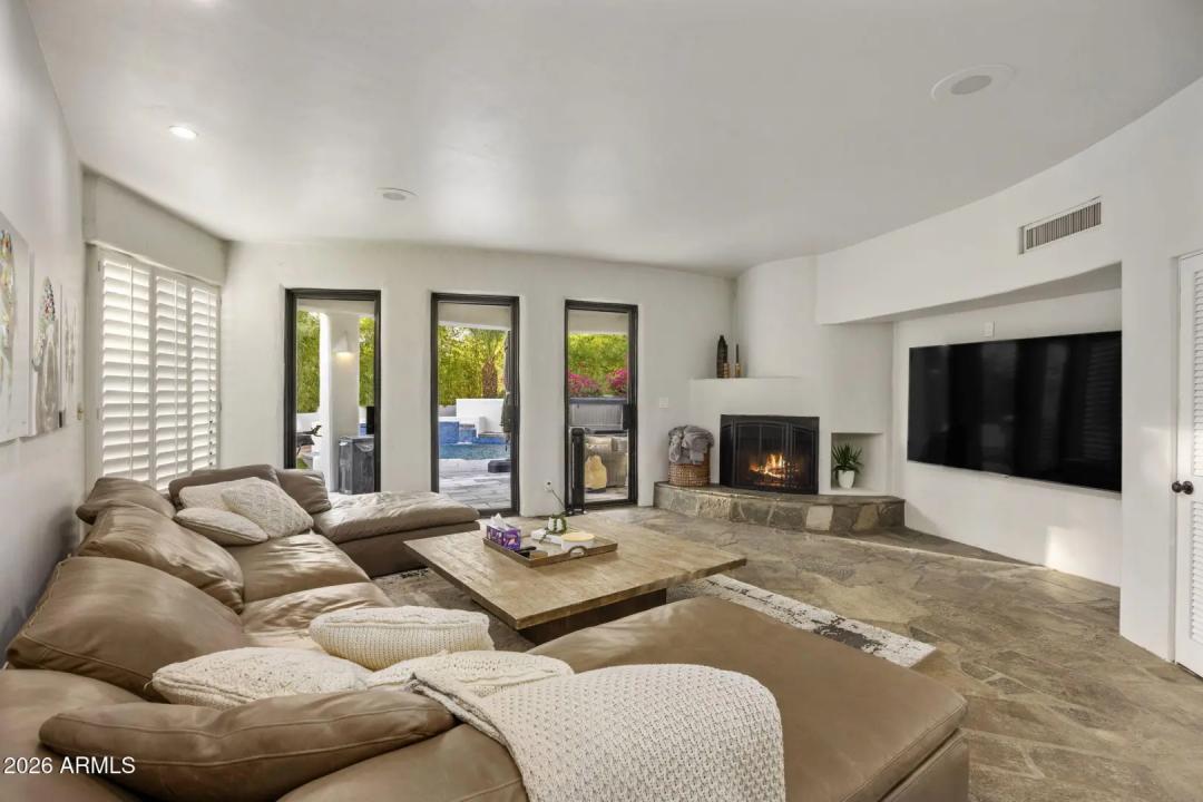 Real Estate Picture 12