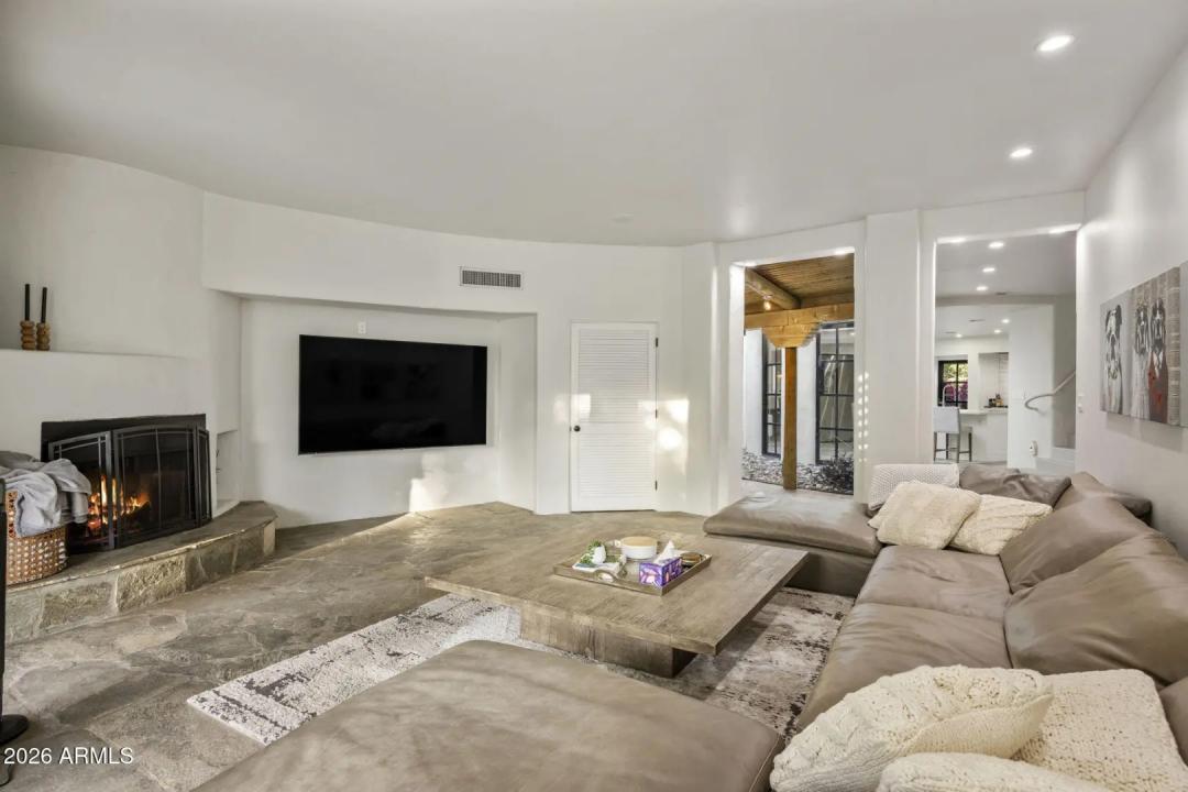Real Estate Picture 13