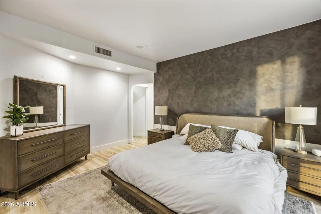 Real Estate Picture 24