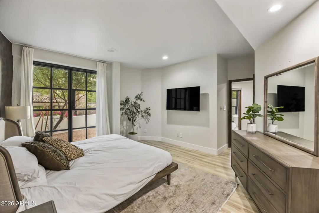 Real Estate Picture 25