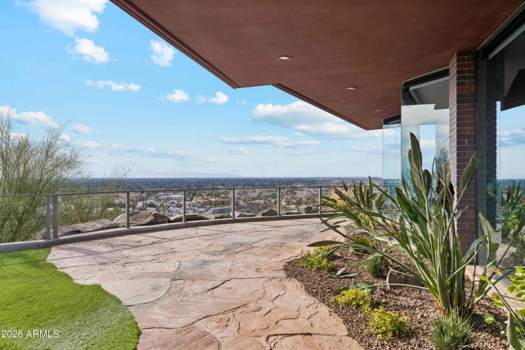 Real Estate Picture 3