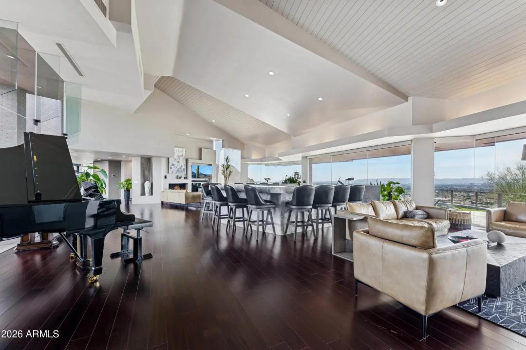Real Estate Picture 4