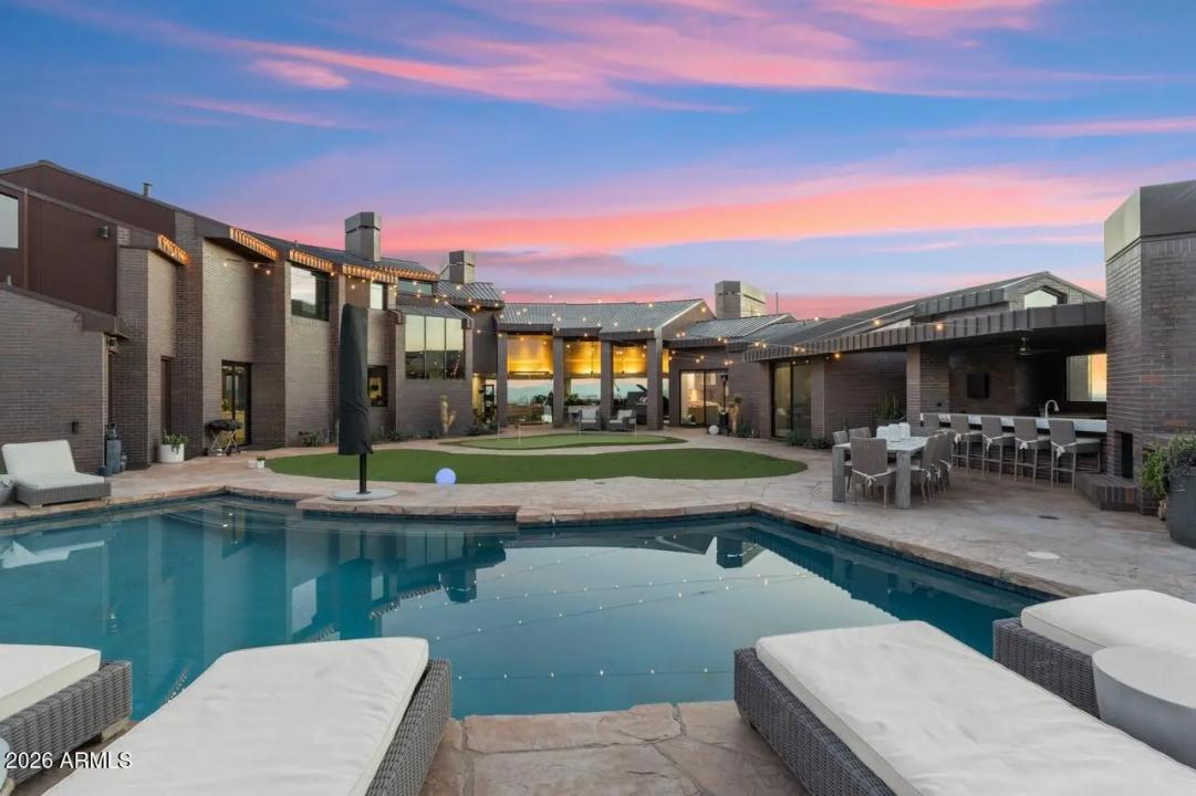 Real Estate Picture 5