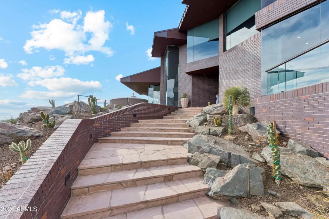 Real Estate Picture 7
