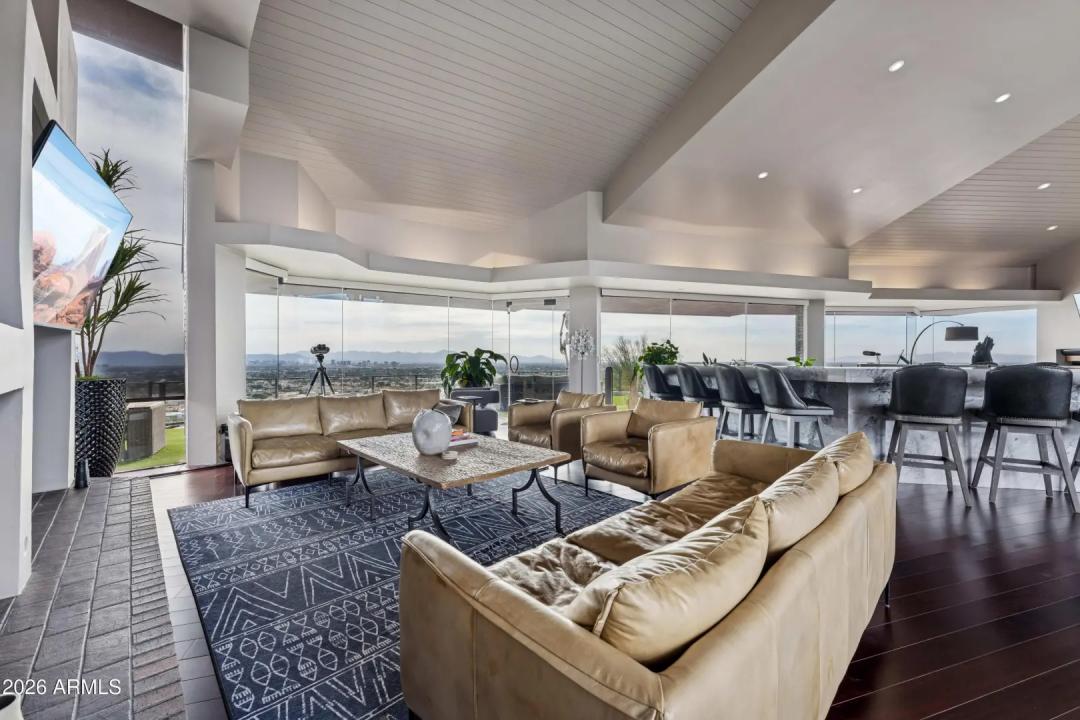 Real Estate Picture 8