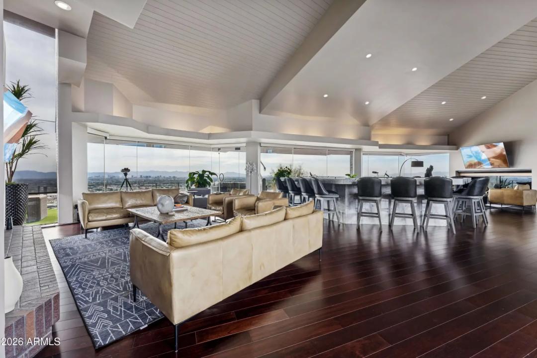 Real Estate Picture 9