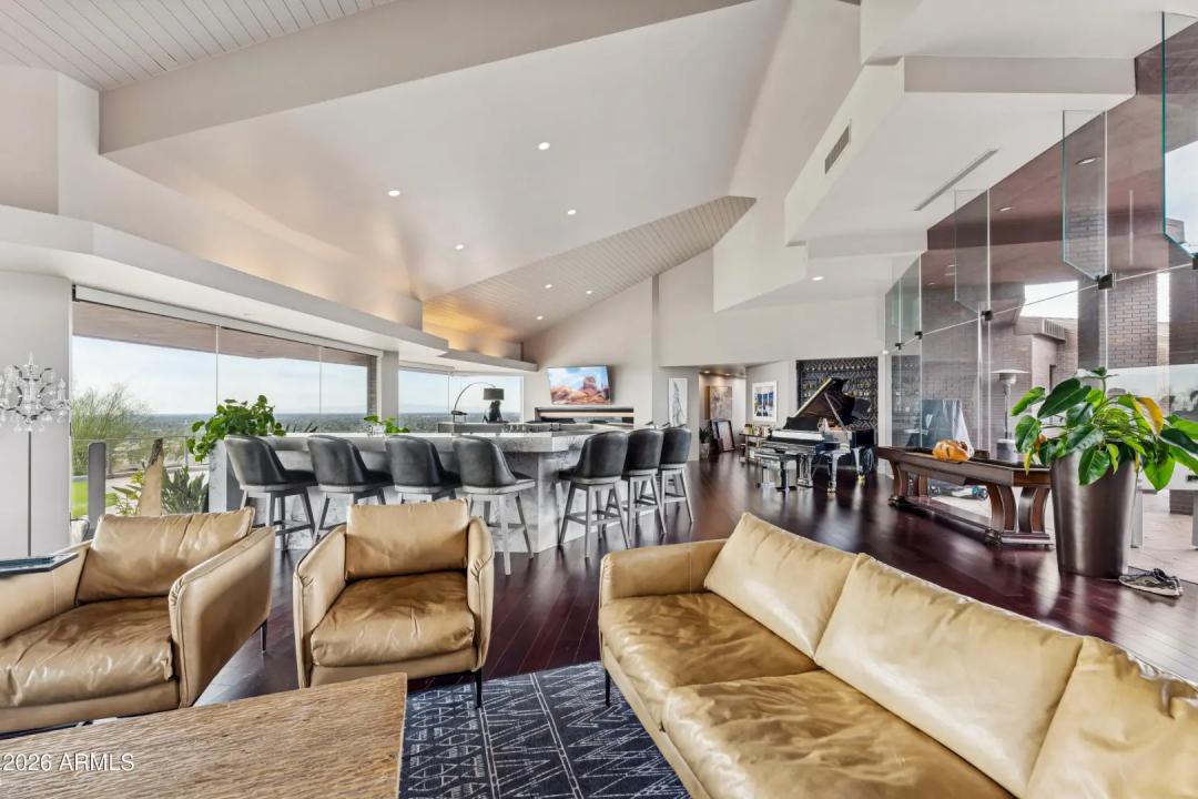 Real Estate Picture 10