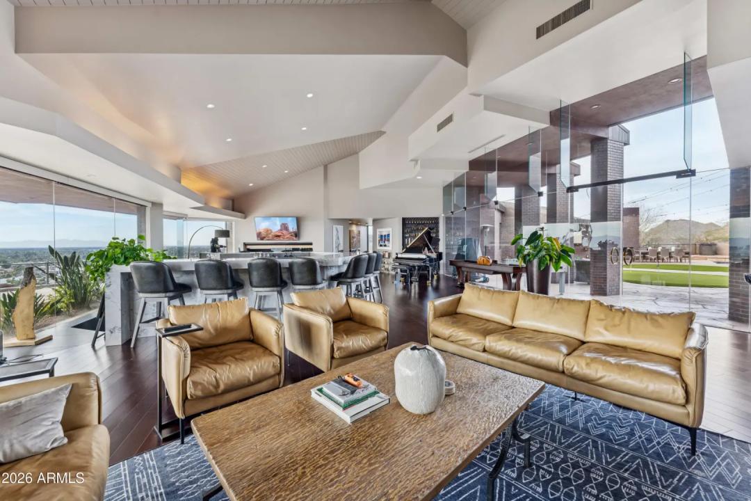 Real Estate Picture 11