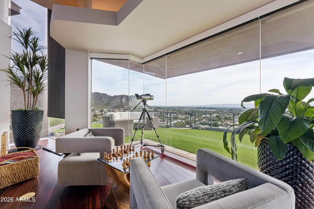 Real Estate Picture 14