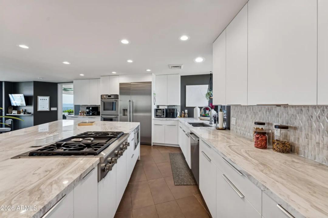 Real Estate Picture 22